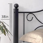 Classico telaio letto in metallo nero a volute con piattaforma