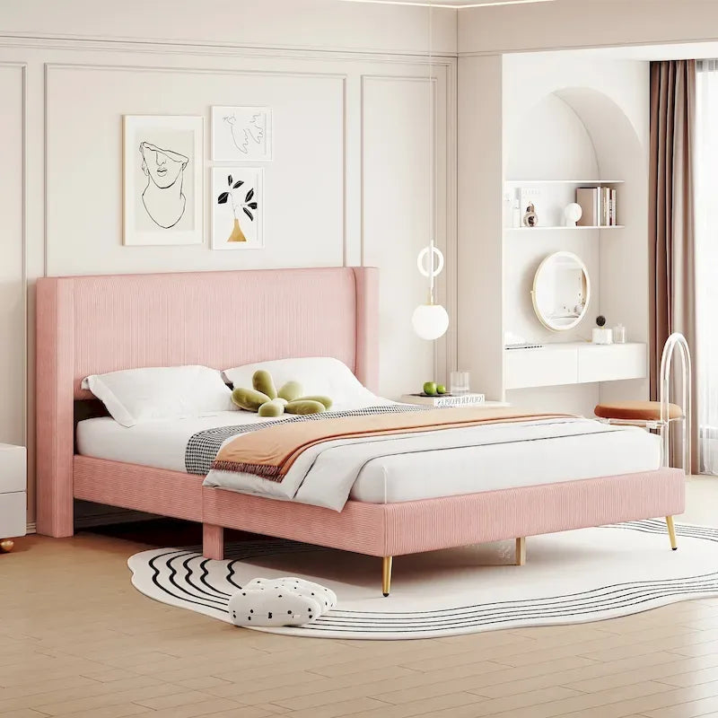 Letto queen-size con piattaforma in velluto a coste e testiera trapuntata