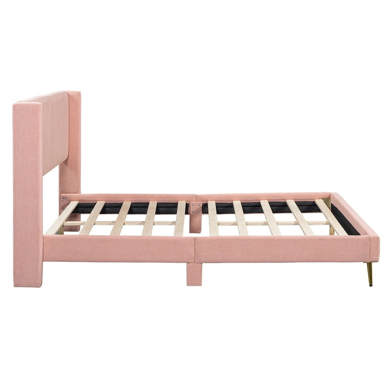 Letto queen-size con piattaforma in velluto a coste e testiera trapuntata