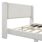 Letto queen-size con piattaforma in velluto a coste e testiera trapuntata