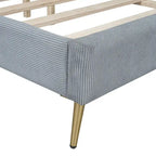 Letto queen-size con piattaforma in velluto a coste e testiera trapuntata