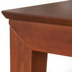 Tavolo da pranzo moderno con piano in legno massello e gambe in metallo, stile minimalista