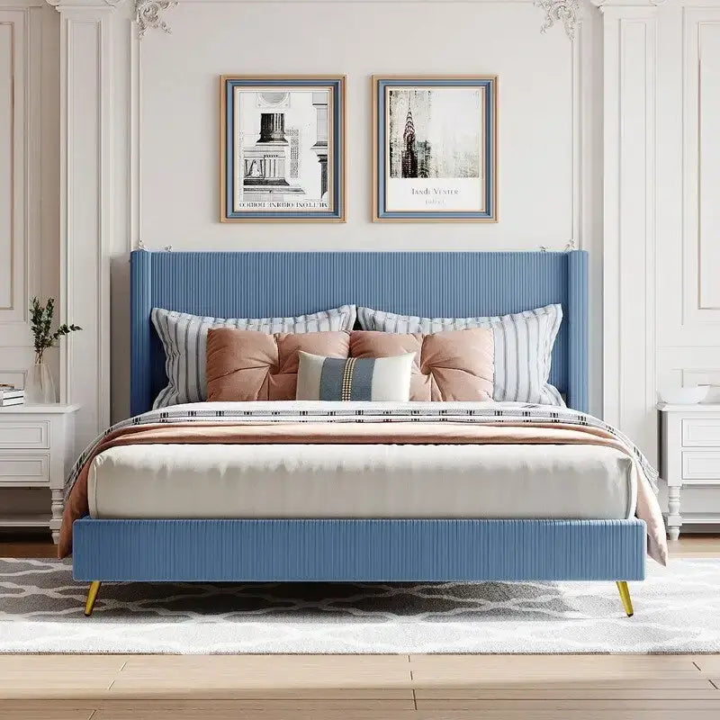 Elegante letto a piattaforma in legno imbottito con testiera imbottita
