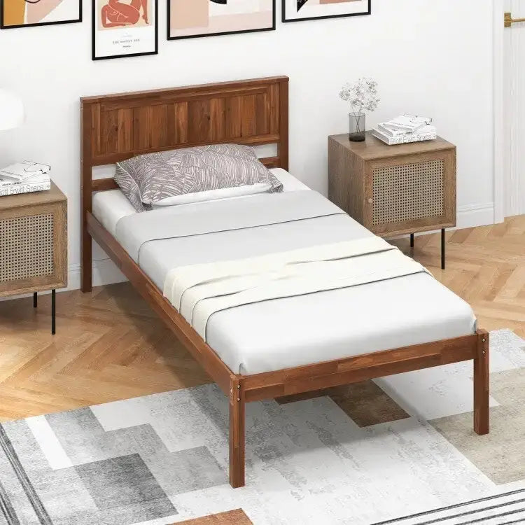 Struttura letto con testiera in legno e supporto a doghe