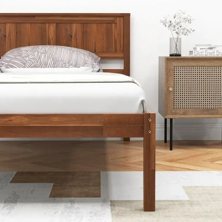 Struttura letto con testiera in legno e supporto a doghe