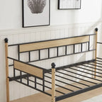 Divano Letto con Struttura in Metallo e Letto Estraibile